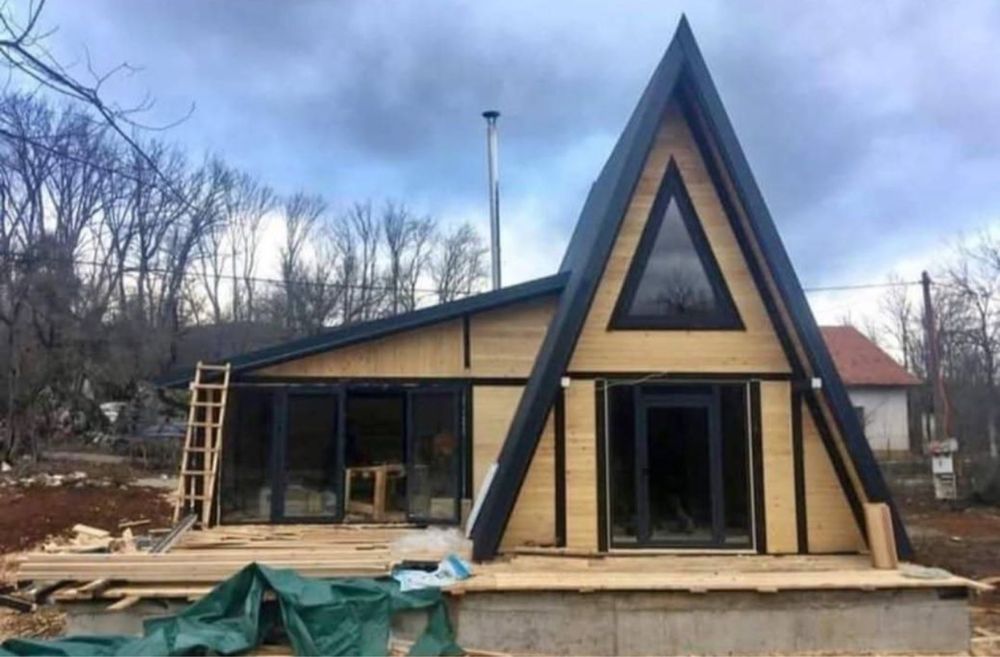 Vand case pe structura metalica si din lemn