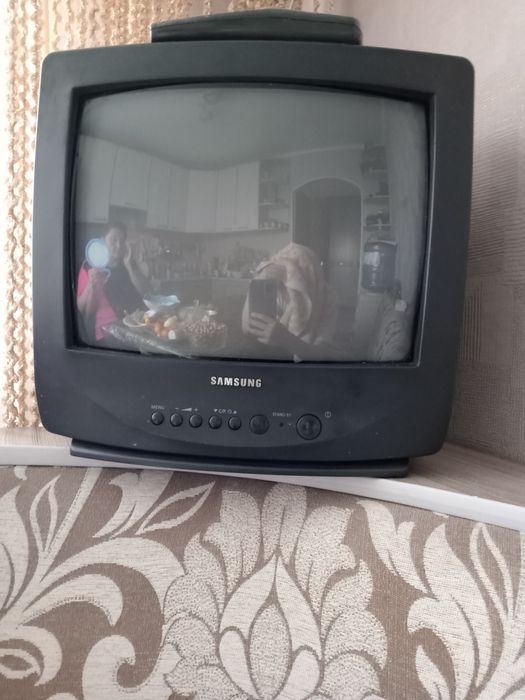 Продам телевизор