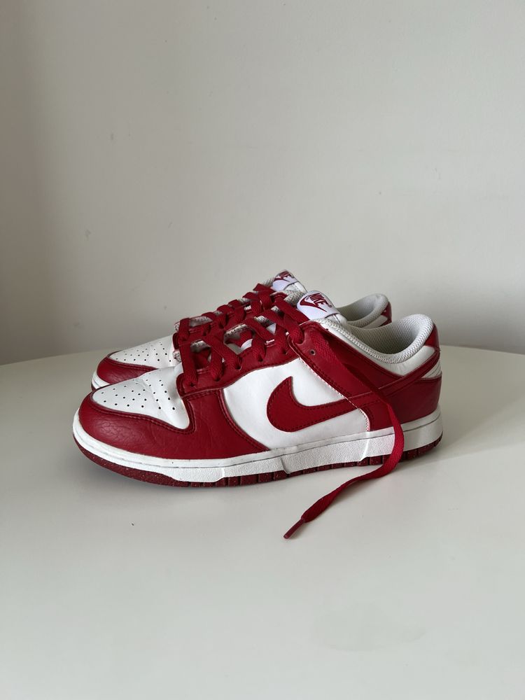 NIKE dunk low next nature gym red
