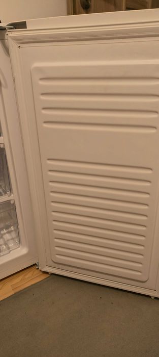 Vând congelator cu 3 sertare Candy