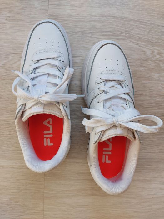 Бели маратонки FILA-60лв.