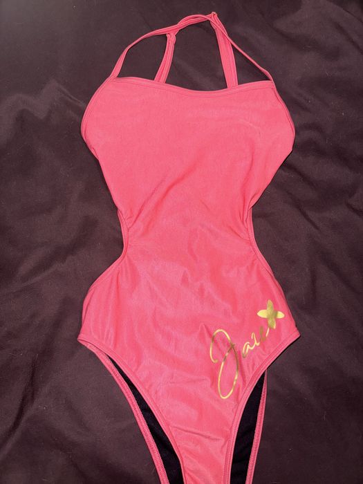 Цели бански за плуване