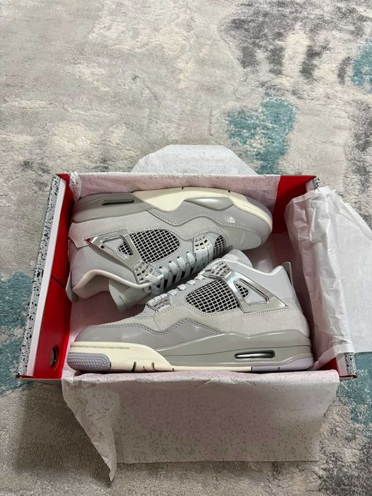 Jordan Retro 4 Frozen Moments