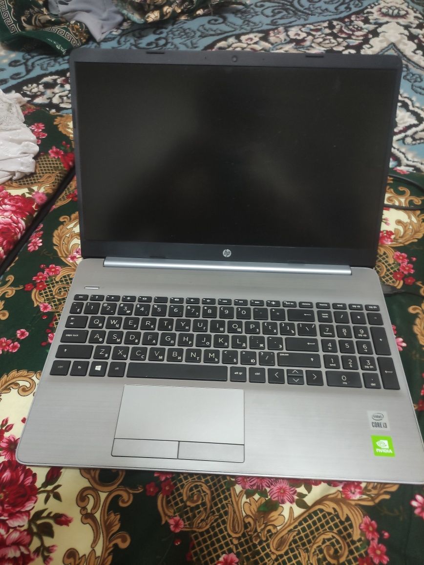 Noutbuk Hp 8/512 pul zaril kerak 2,100.000 soʻm