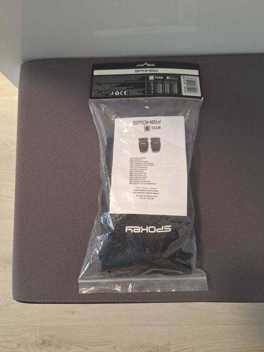 Genunchiere activități sportive. Sunt noi noute.Sigilate!