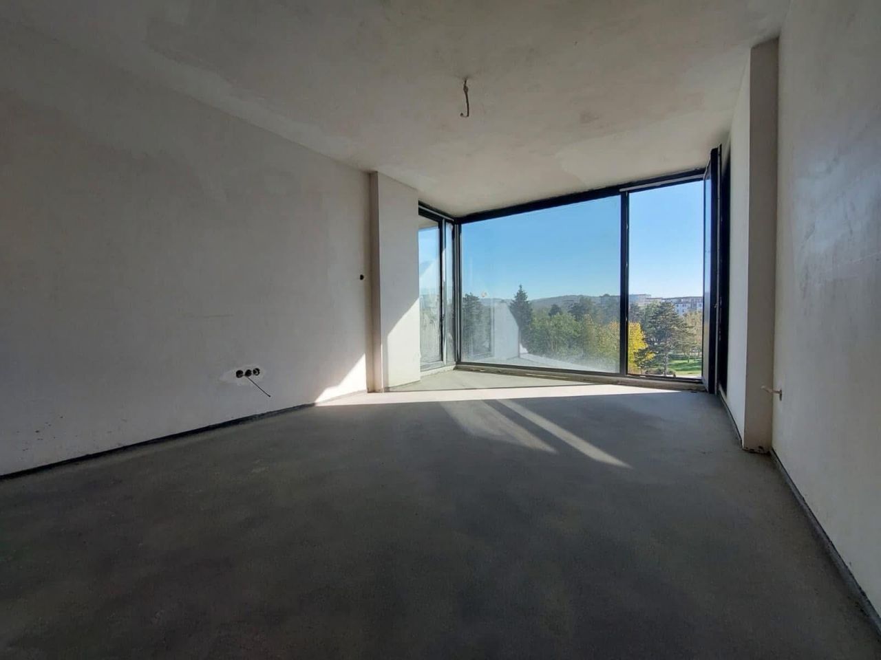 Продава се Тристаен апартамент в Велико Търново, Център - 94 кв.м за 1687 €/кв.м - Снимка #2
