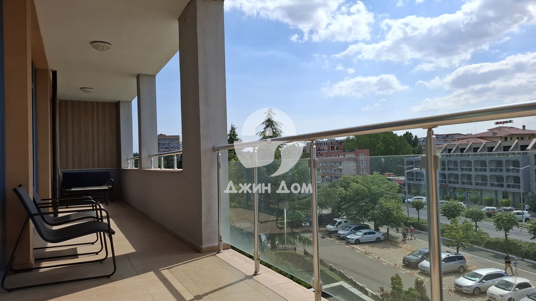Стилно обзаведен просторен тристаен в к-с Тракия Плаза, Слънчев бряг