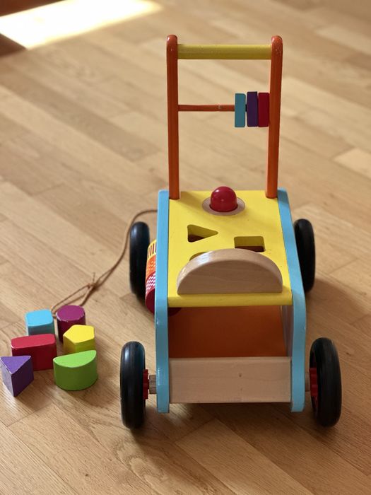 Antemergator 2 in 1 cu cuburi de sortat si claxon, Vilac, lemn, 1 an +