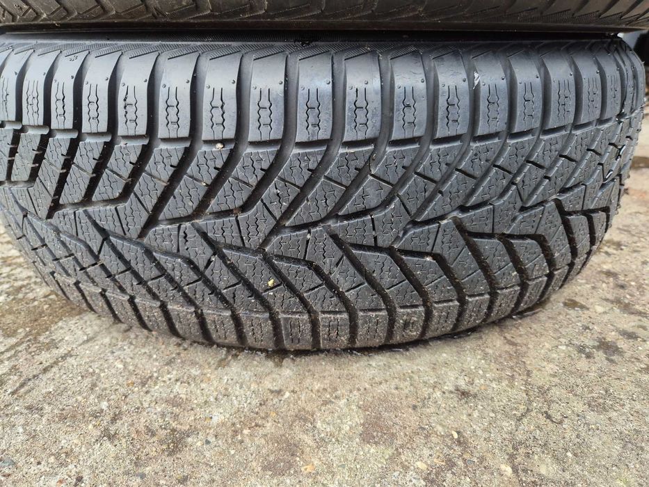 4 Anvelope de IARNA - 215/60/16 - YOKOHAMA - CA UNELE NOI DOT 2017