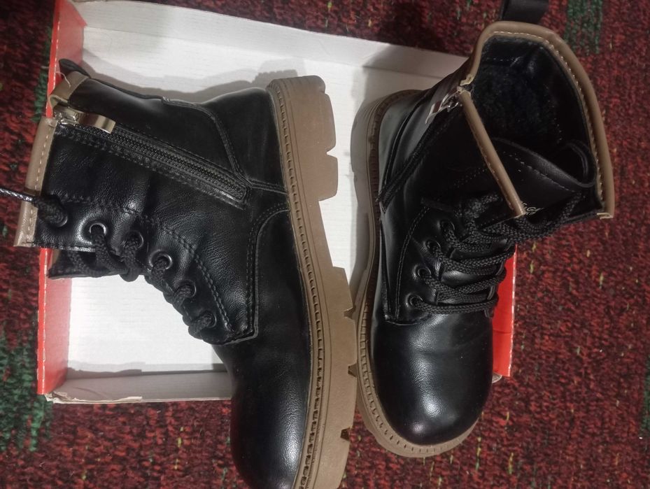 Продам детские демисезонные ботинки для девочки