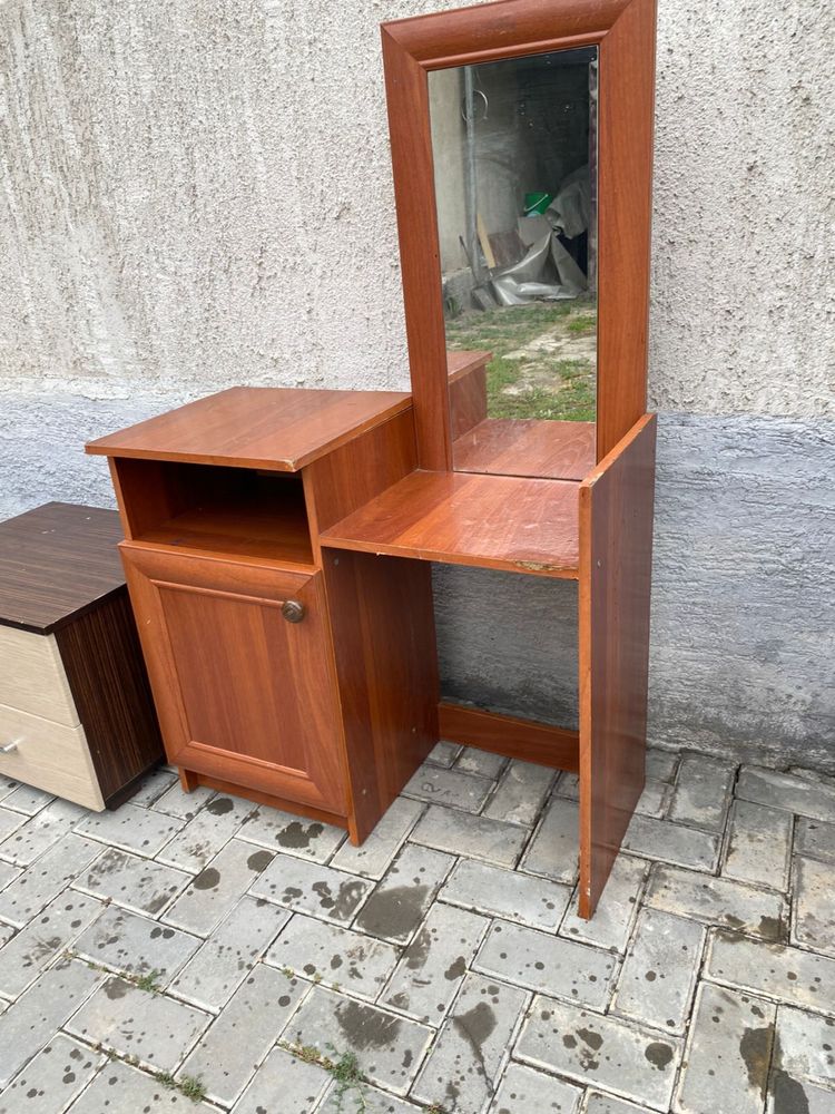 Продам кровать и тумбы