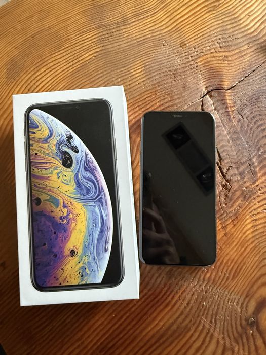 Телефон I phone Xs с подарък калъф