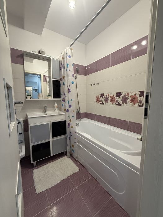 Inchiriez aparatament 2 camere tip studio