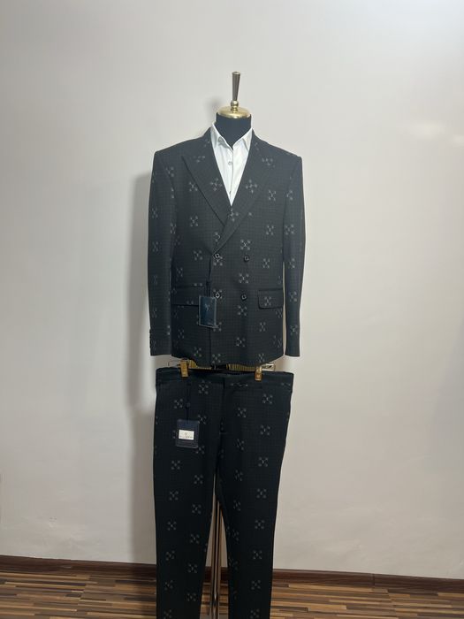 Costum negru elegant Louis Vitton