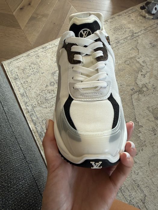 Обувки Louis Vuitton.   .