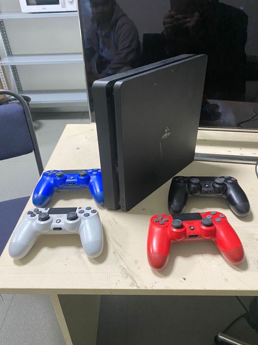 ПРОДАМ Sony PlayStation 4