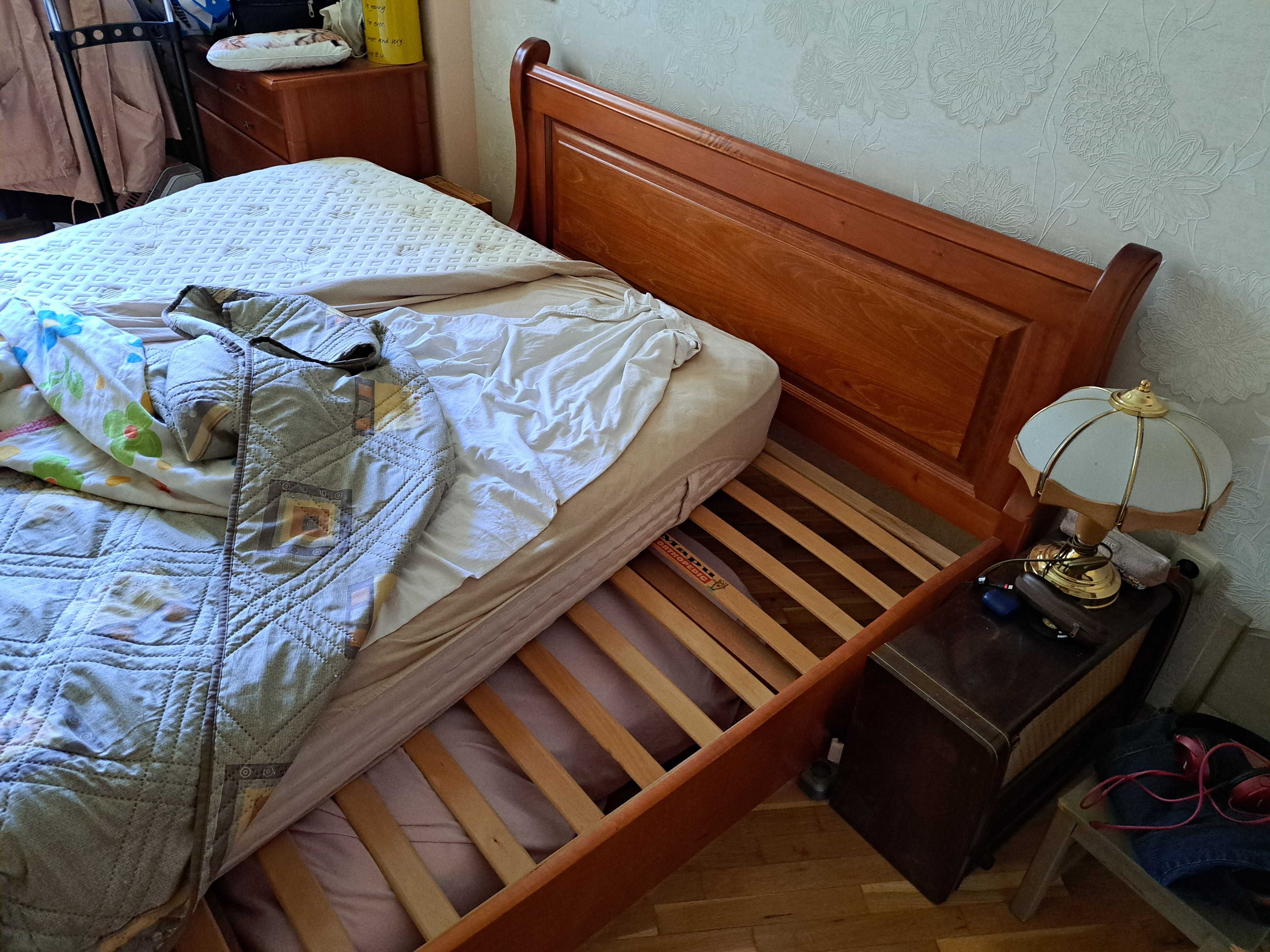 Спалня от масивно дърво от Олимпия Орешака, подматрачни рамки и матрак