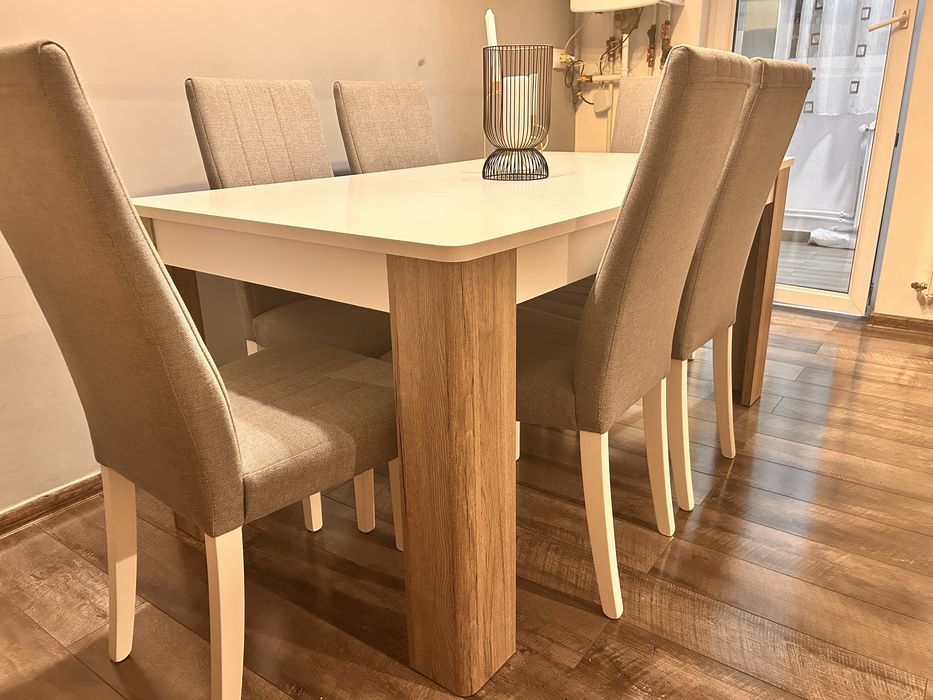 Masa living cu scaune