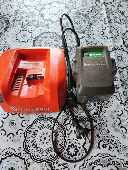 Acumulator și statie de încărcare Husqvarna