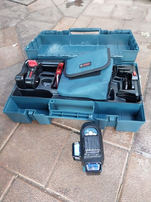 Laser BOSCH GLL 3-80  ca și nou cu 16 linii