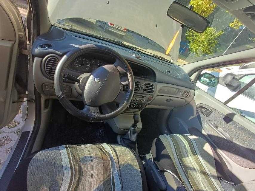 Продавам в много добро състояние кола Renault Scenic 1.6 Бензин 2000г