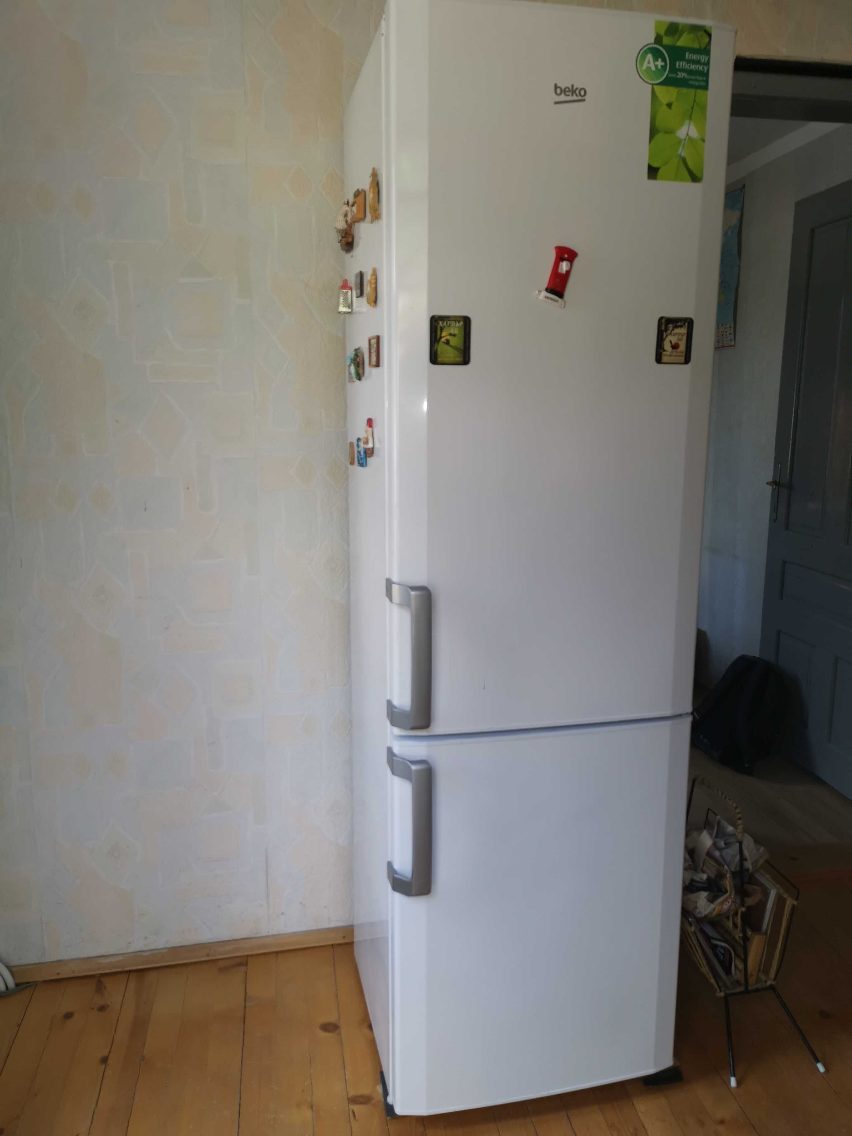 Хладилник с вграден фризер Beko CS 238020