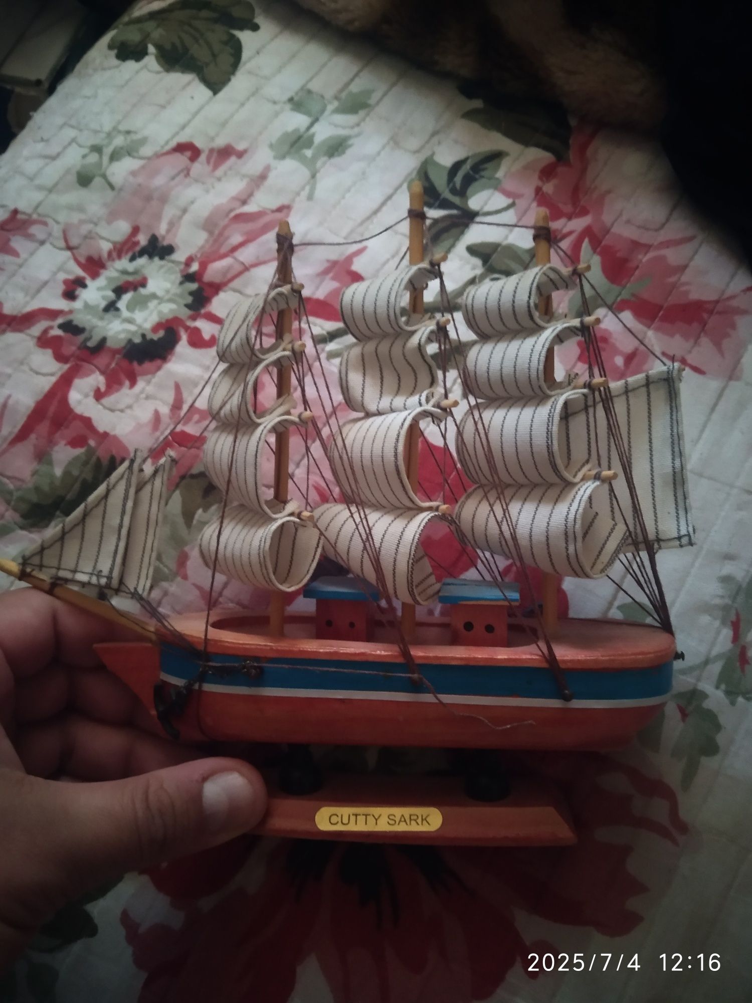 Продаётся корабль Cutty Sark.