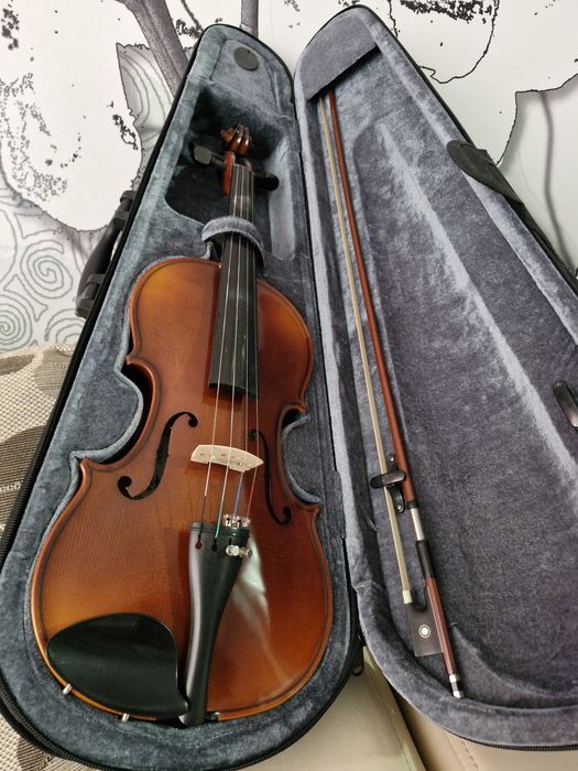 Vând vioara Reghin, toate accesoriile, produs nou, nefolosit!