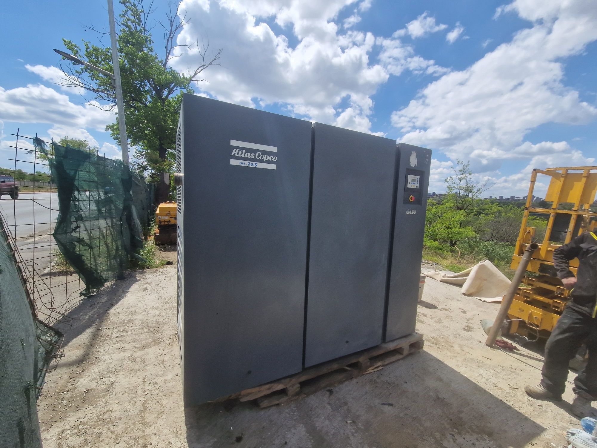 Compresor industrial Atlas Copco GA 90–90 kW–An 2006 accept schimburi