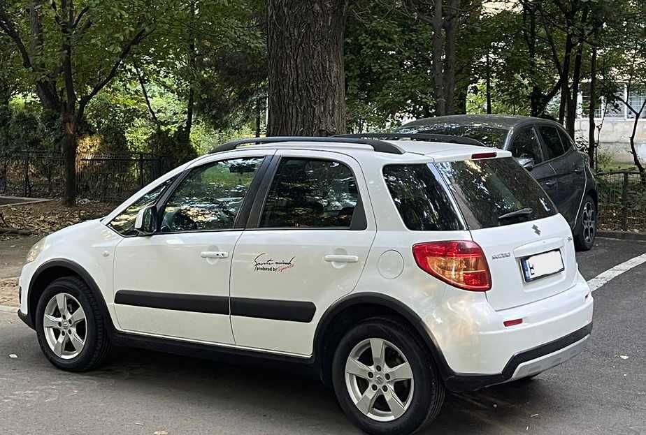 Suzuki automat 1.6 benzina navigatie touchscreen incalzire scaune