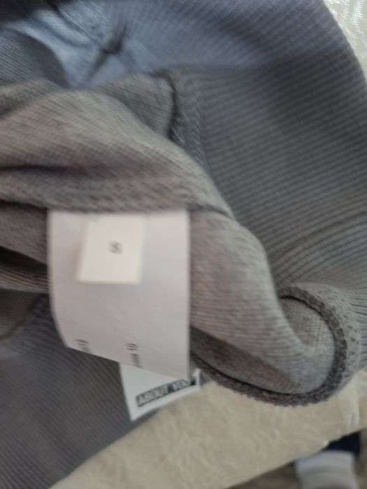 Лек суичер за момче светло сиво с качулка