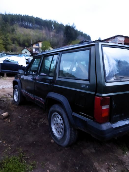 Джеп чероки 2.5  дизел на части 90 год