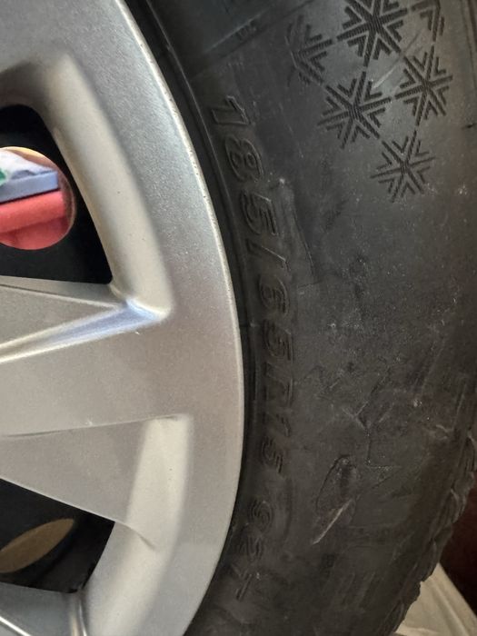 Шины с дисками и колпаками