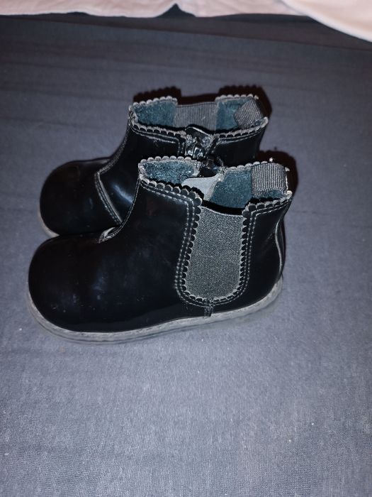 Vând pantofi mărimea 23 fetite