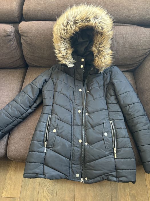 Дамако яке- размер 38. Обличано веднъж. Без никакви забележки.