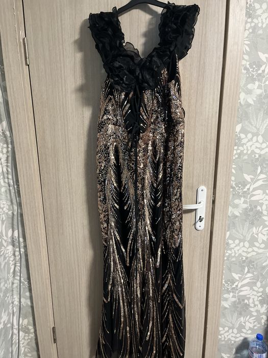 Рокля с пайети за официален повод