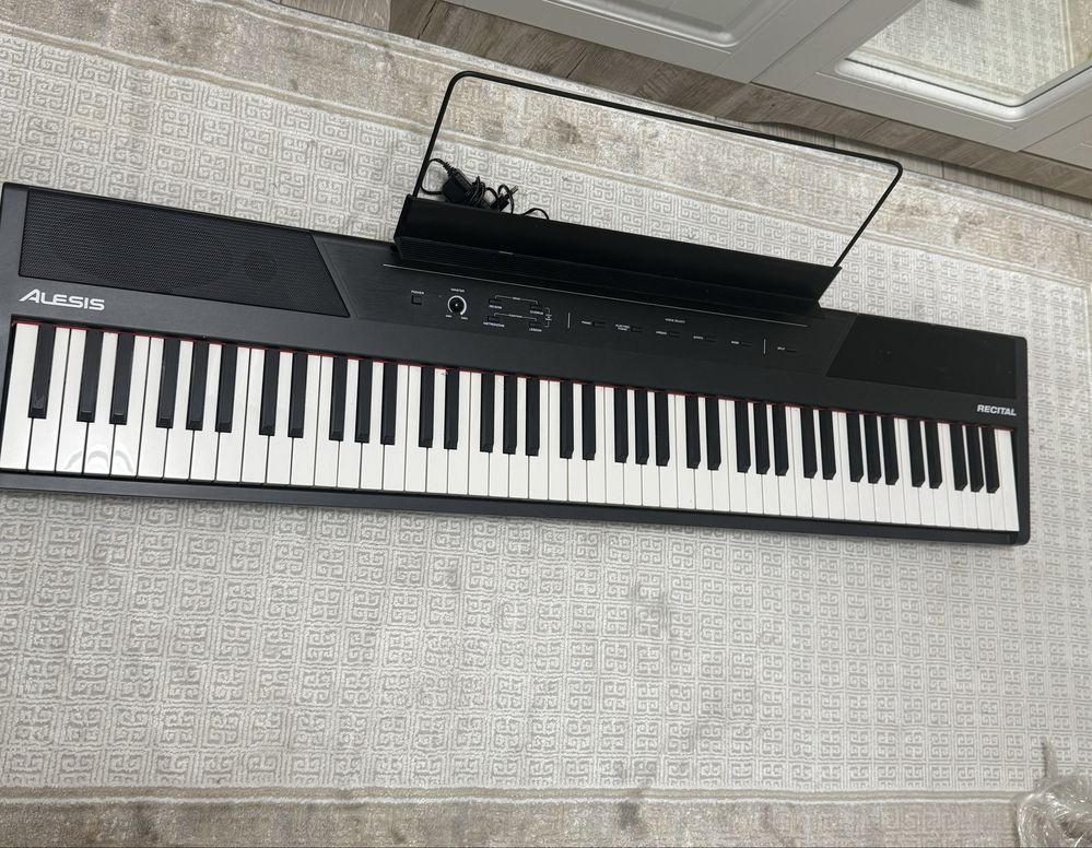 Продается цифровое пианино Alesis recital в отличном состоянии
