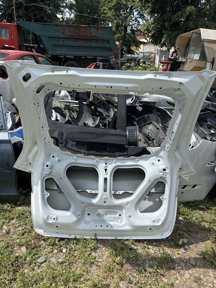 Капак Tesla Model Y