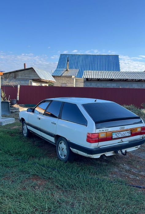 Машина Ауди Авант Универсал