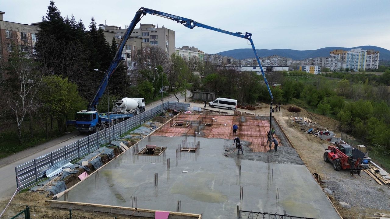 Продава се Тристаен апартамент в Търговище, Запад 1 - 88 кв.м за 1080 €/кв.м - Снимка #1