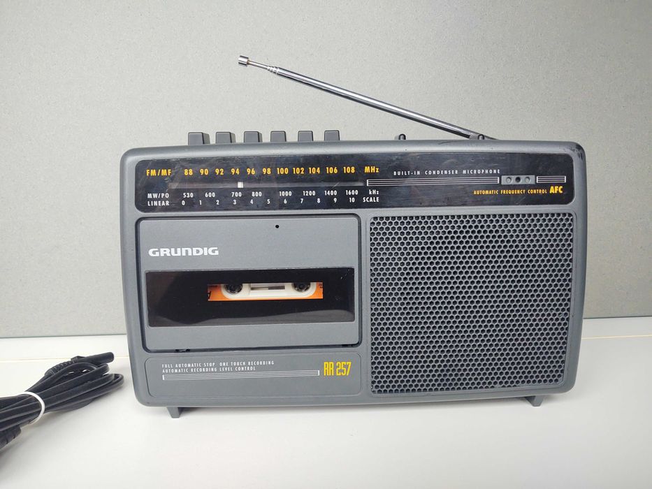 Radiocasetofon vechi Grundig
