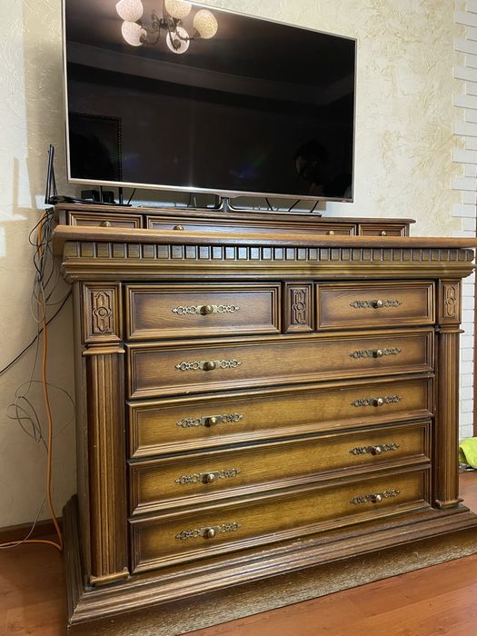 Комод деревянный /дуб/ с зеркалом и тумба обувная