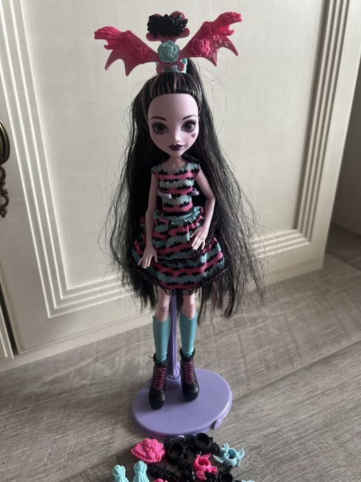 Дракулаура. Монстер хай. Состояние хорошее.