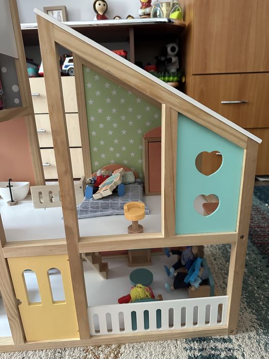 Casuta papusi din lemn +accesorii