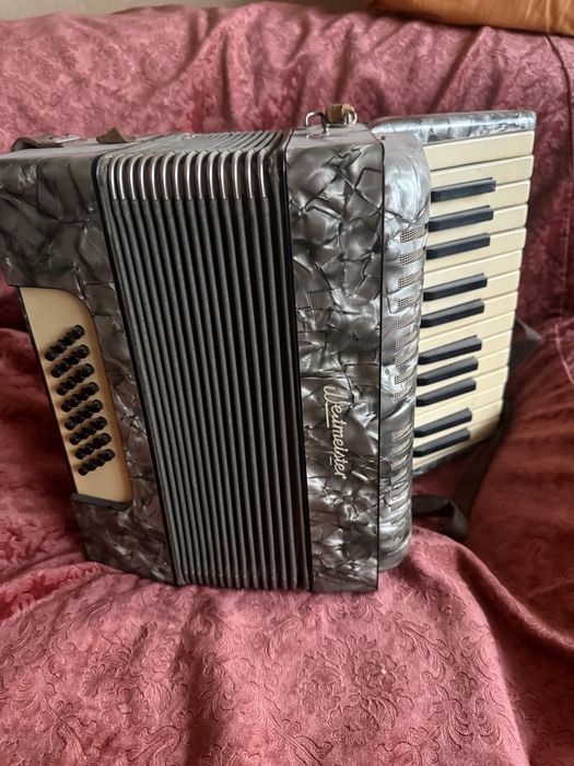 Срочно продается аккордеон