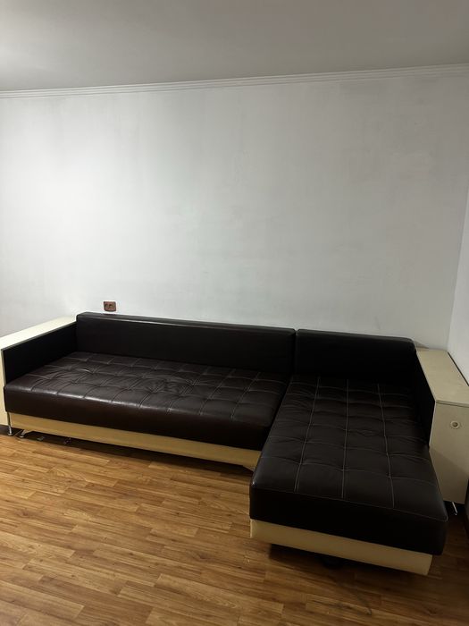 Кожанный угловой диван в отличном состоянии