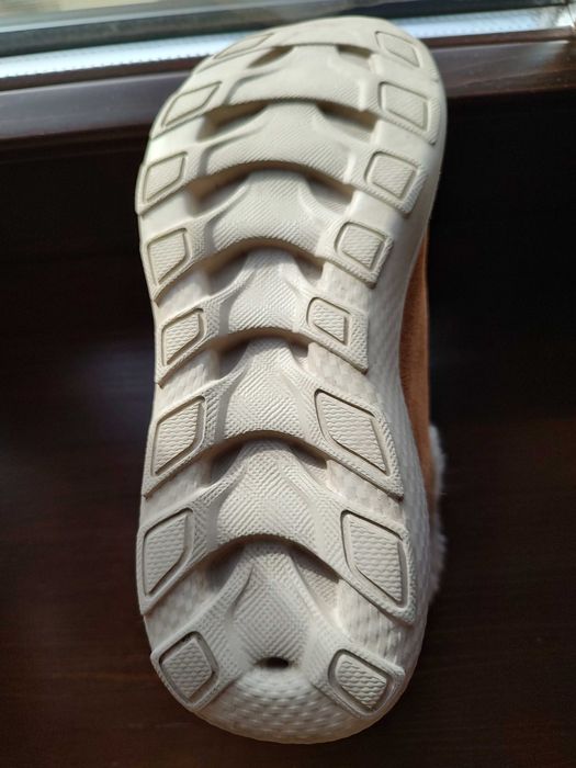 Skechers 
Ghete slip-on impermeabile On The Go, bej, nr 35