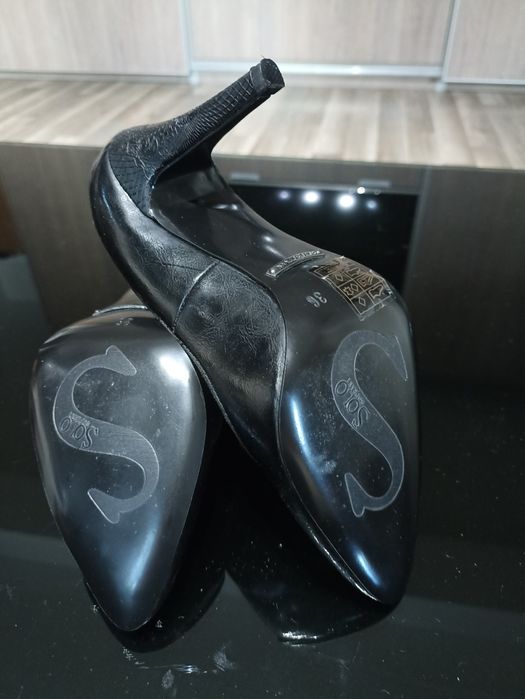 Pantofi noi cumpărați în Italia