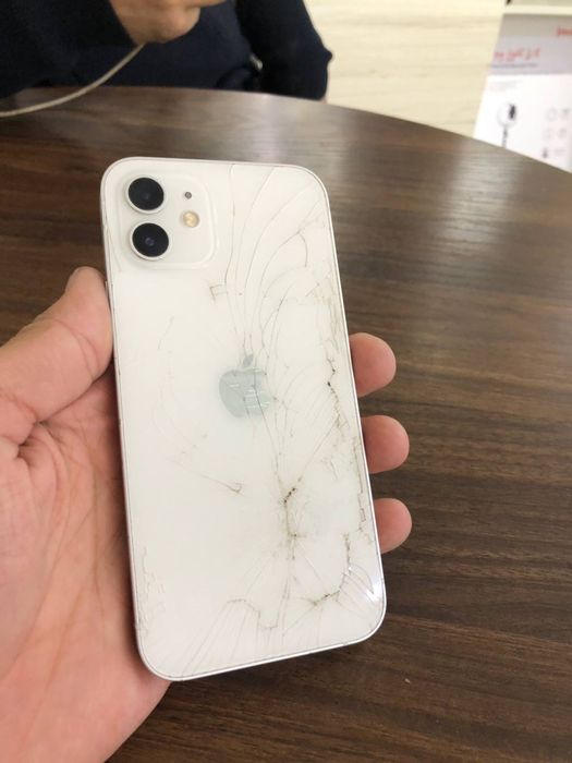 Iphone 12 64 gb karobka yoq hamme yeri radnoy orqasi singan