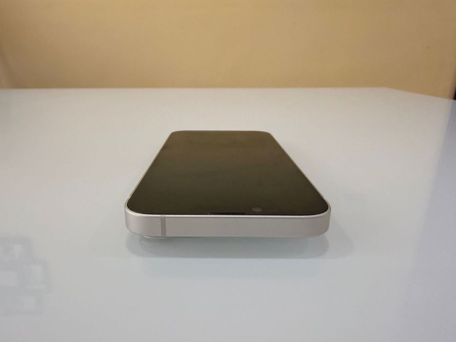 iPhone 14 256GB Бял + слушалки